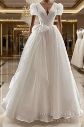 Vintage Ball Gown V Neckline Chiffon White Long Wedding Dresses Brides Dress